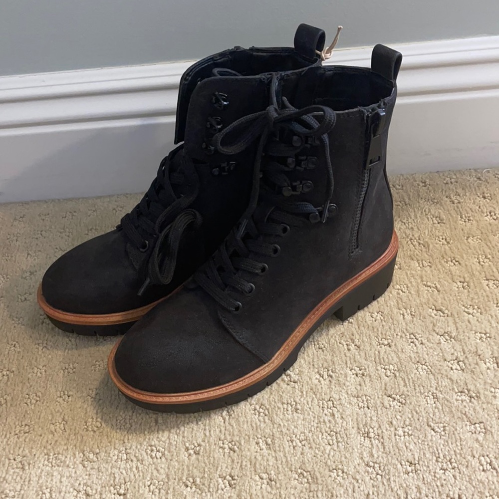 New never worn combat boots Mia boots